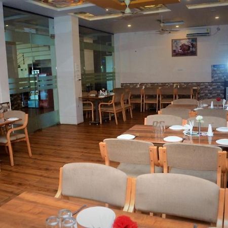 Hotel Swamiraj Indāpur Extérieur photo