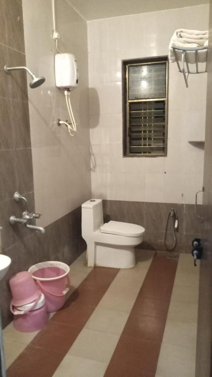 Hotel Swamiraj Indāpur Extérieur photo