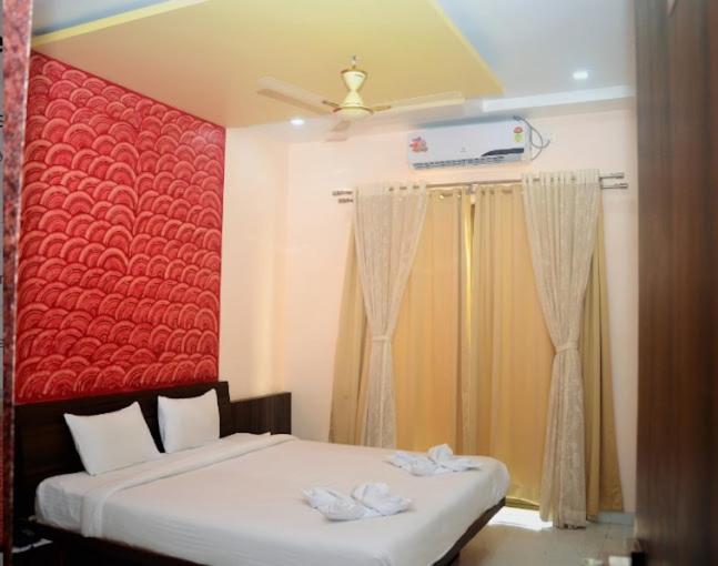 Hotel Swamiraj Indāpur Extérieur photo